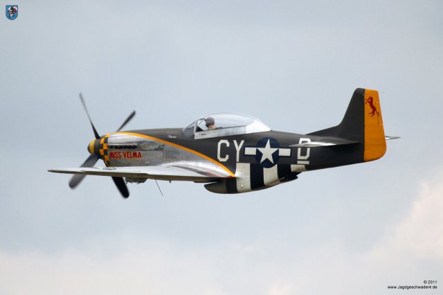 0075_Flying_Legends_2011_North_American_P-51_Mustang_Miss_Velma_CY-D