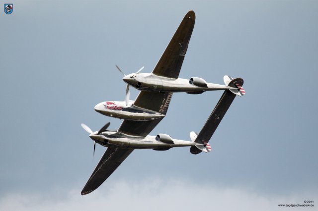 0100_Flying_Legends_2011__Lockheed_P-38_Lightning_Flying_Bulls_Gabelschwanzteufel