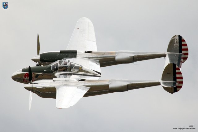 0101_Flying_Legends_2011__Lockheed_P-38_Lightning_Flying_Bulls_Gabelschwanzteufel