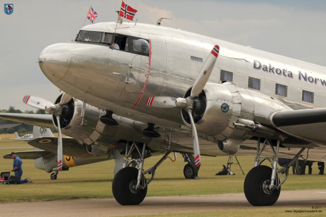 0103_Flying_Legends_2011_Douglas_DC-3_Dakota_LN-WND