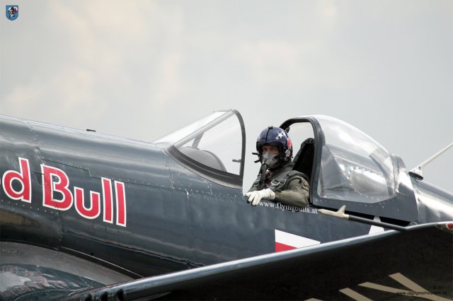 0105_Flying_Legends_2011_Chance_Vought_F4U-4_Corsair_Flying_Bulls
