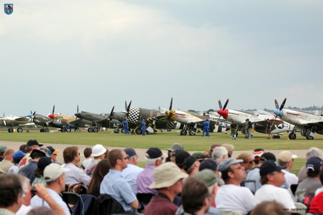 0108_Flying_Legends_2011_Flugzeugreihe_Line_of_Planes
