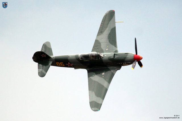 0112_Flying_Legends_2011_Yakovlev_Yak-9UM_06