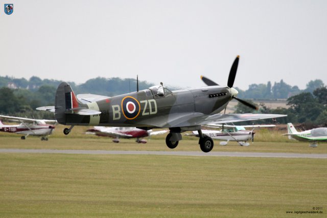 0122_Flying_Legends_2011_Vickers-Supermarine_Spitfire_LFIXb_ZD-B_G-ASJV_MH434