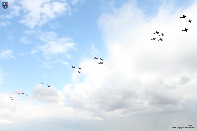 0124_Flying_Legends_2011_grosse_Formation_Big_Wing_Balbo