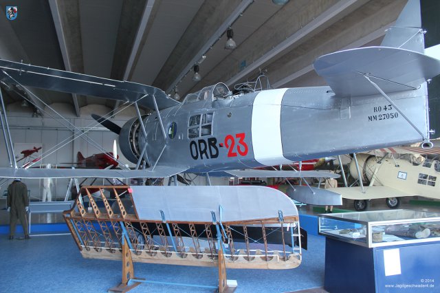 0007_Italienisches_Luftwaffenmuseum_Vigna_di_Valle_IMAM_Ro43_MM27050_Aufklaerungsflugzeug_ORG-23_Schwimmerflugzeug_WK2_1937_Hangar_Velo
