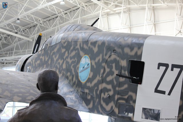 0024_Italienisches_Luftwaffenmuseum_Vigna_di_Valle_Savoia-Marchetti_SM_79_Sparviero_MM24327_Serie_L_III_Einstieg