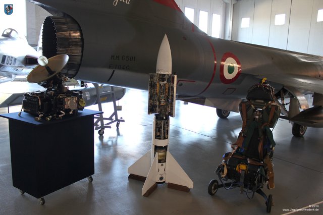 0116_Italienisches_Luftwaffenmuseum_Vigna_di_Valle_Raketen-Lenkwaffe_Schleudersitz_Starfighter