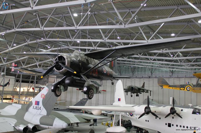 0010_IWM-Museum_Duxford_Westland_Lysander_Mk_IIIA_Hawker_Siddeley_Harrier_GR3