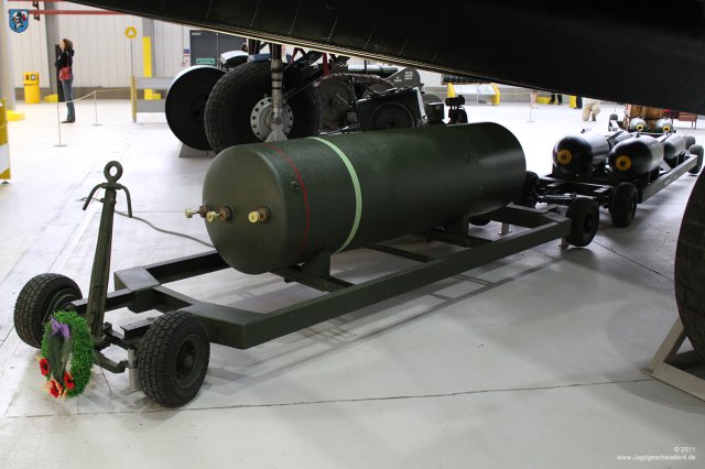0023_IWM-Museum_Duxford_4000_lb_1818_kg_Luftmine_Cookie