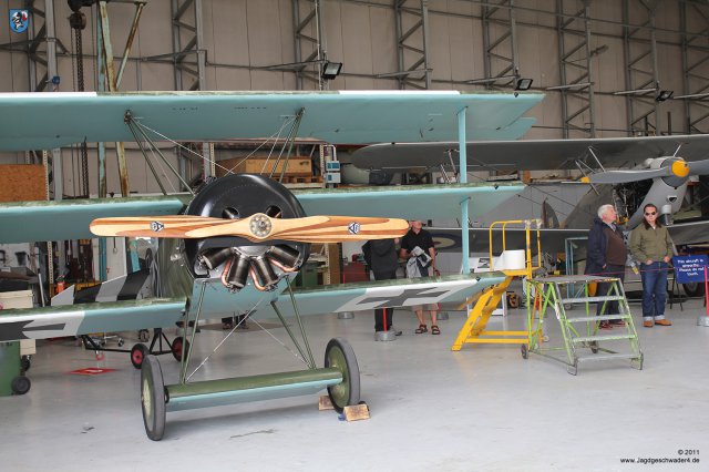 0038_IWM-Museum_Duxford_Dreidecker_Fokker_DRI_DR1