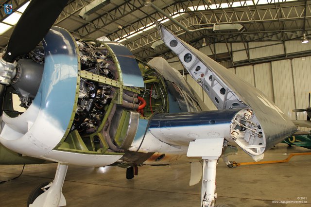 0048_IWM-Museum_Duxford_Grumman_F6F-5_Hellcat_40467_19