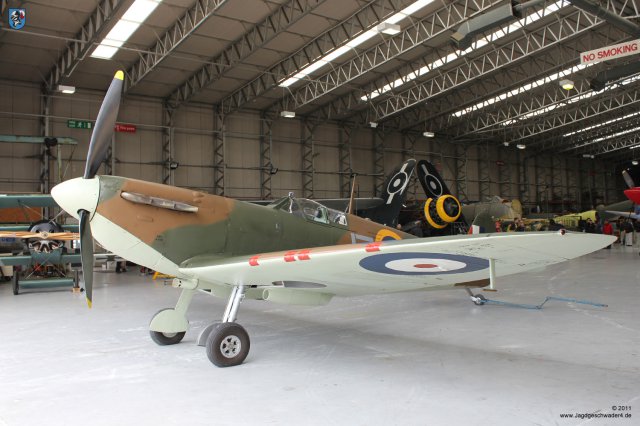 0055_IWM-Museum_Duxford_Supermarine_Spitfire_LF_Mk1a_G-AIST_JZ-E
