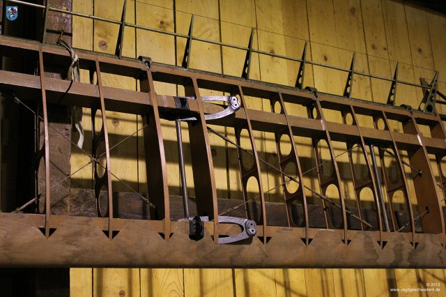 0011_Tschechisches_Luftfahrtmuseum_Prag_Kbely_hoelzerne_Tragflaeche_mit_Querruder