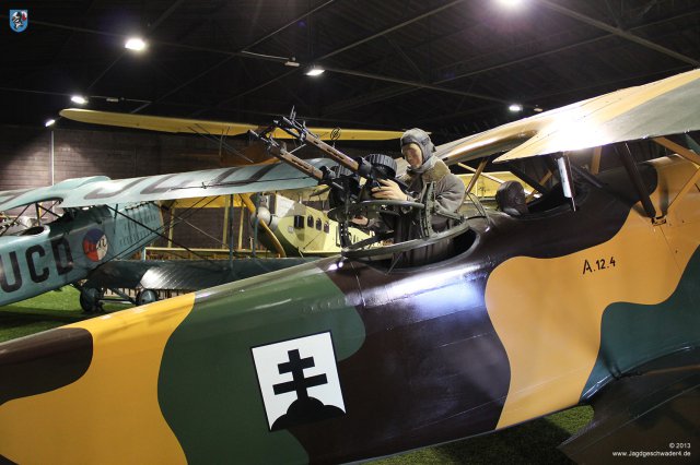 0019_Tschechisches_Luftfahrtmuseum_Prag_Kbely_Aero_A-12_Beobachter_und_Bombenschuetze_1923