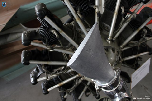 0044_Tschechisches_Luftfahrtmuseum_Prag_Kbely_Fluegel-Profil_Letov_Luftschraube