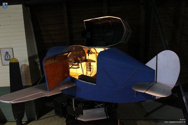 0045_Tschechisches_Luftfahrtmuseum_Prag_Kbely_Flugsimulator_Link_D2_Trainer_Seriennummer_11240_USA_1934