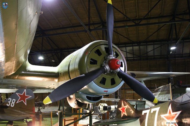 0062_Tschechisches_Luftfahrtmuseum_Prag_Kbely_Triebwerk_Lissunow_Li-2_Transportflugzeug_1944
