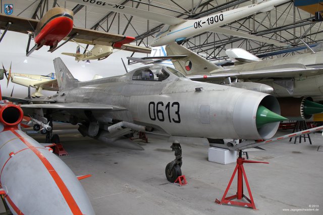 0089_Tschechisches_Luftfahrtmuseum_Prag_Kbely_Mikojan-Gurewitsch_MIG-21F_Fishbed_0613_Abfangjaeger_1967