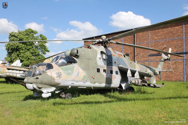 0090_Tschechisches_Luftfahrtmuseum_Prag_Kbely_Mil_Mi-24D_Hind_0220_Angriffs-Hubschrauber_1975