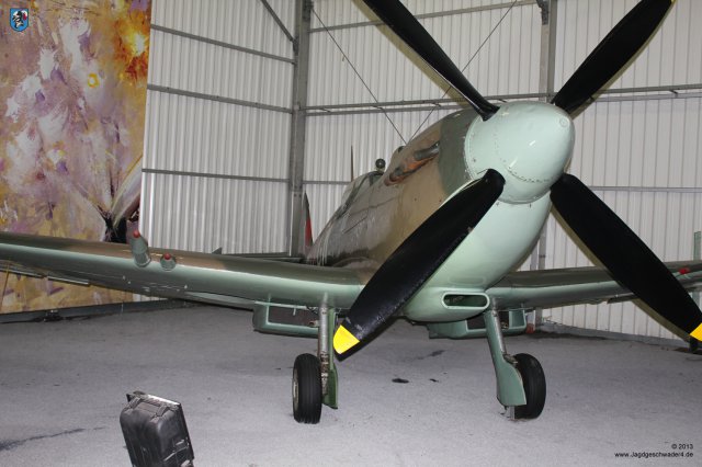 0027_Le_Bourget_Paris_2013_Supermarine_Spitfire_LF_Mk_XVI