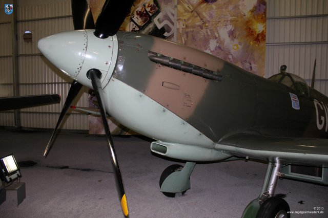 0028_Le_Bourget_Paris_2013_Supermarine_Spitfire_LF_Mk_XVI