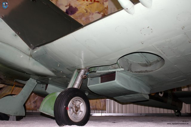 0030_Le_Bourget_Paris_2013_Supermarine_Spitfire_LF_Mk_XVI