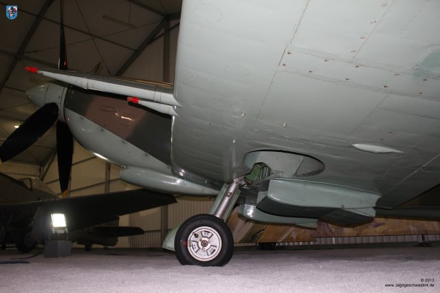 0031_Le_Bourget_Paris_2013_Supermarine_Spitfire_LF_Mk_XVI