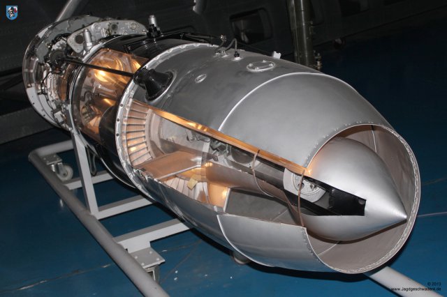 0067_Le_Bourget_Paris_2013_Junkers_Jumo_109-004B_Me262-Triebwerk