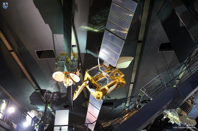 0072_Le_Bourget_Paris_2013_Satelliten