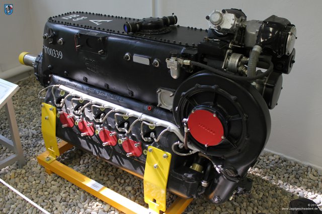 0031_Militaerhistorisches_Museum_Berlin-Gatow_Daimler-Benz_12-Zylinder-Flugmotor_DB_605A_1941