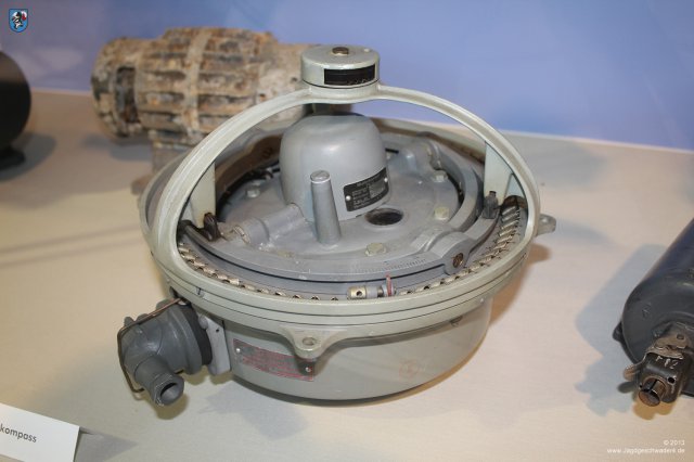 0051_Militaerhistorisches_Museum_Berlin-Gatow_Mutterkompass_deutsches_Jagdflugzeug