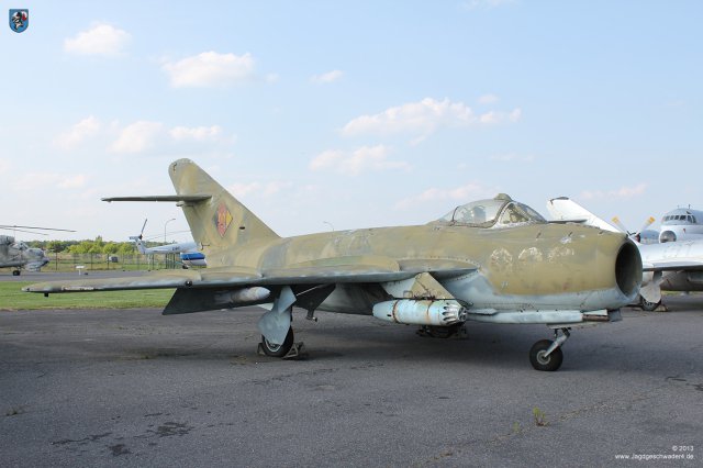 0078_Militaerhistorisches_Museum_Berlin-Gatow_Jagdbomber_Mikojan-Gurewitsch_MiG-17F_Fresco_C_905_1951