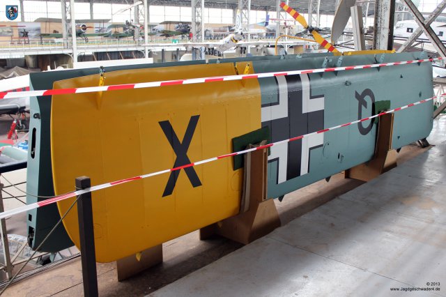 0014_Militaermuseum_Bruessel_Fieseler_Fi-156_Storch_Fluegel
