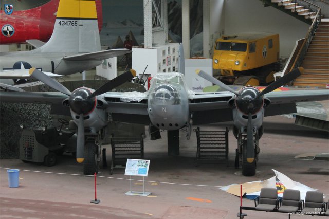 0026_Militaermuseum_Bruessel_De_Havilland_Mosquito_Mk_30_Nachtjaeger_Frontansicht