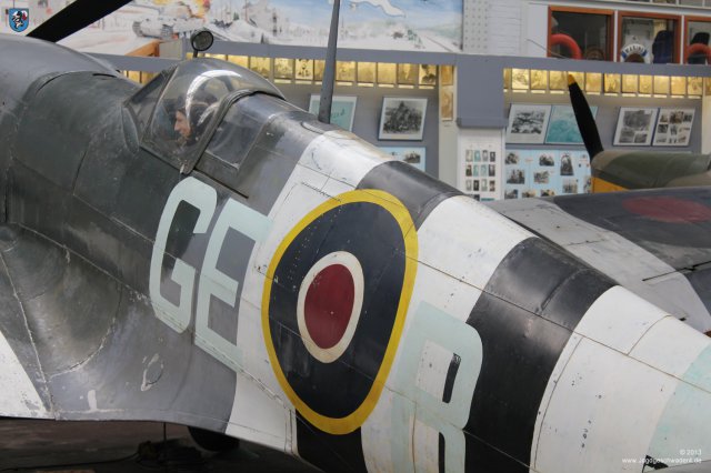 0038_Militaermuseum_Bruessel_Supermarine_Spitfire_Mk_IX_GE-B