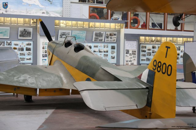 0050_Militaermuseum_Bruessel_Miles_Magister_Schulflugzeug