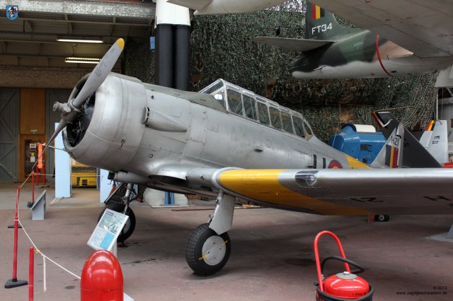 0052_Militaermuseum_Bruessel_North_American_T6_amerikanisches_Schulflugzeug