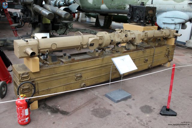0075_Militaermuseum_Bruessel_Entfernungsmesser_4m_R_40_B