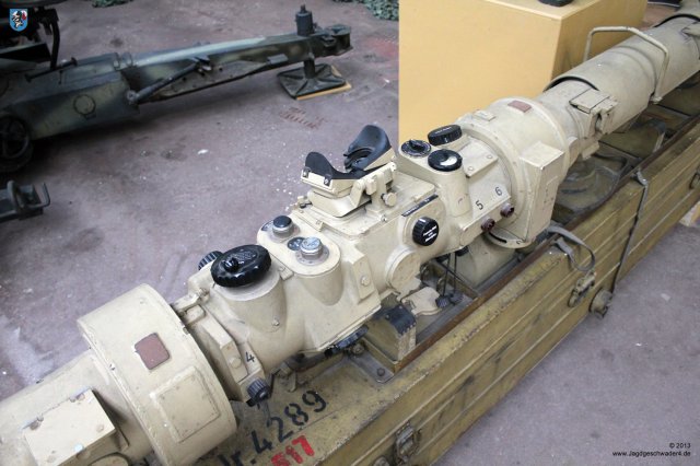 0076_Militaermuseum_Bruessel_Entfernungsmesser_4m_R_40_B