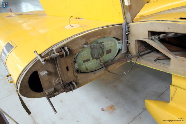 0108_Militaermuseum_Bruessel_Percival_Proctor_MK4_1944_Fluegel