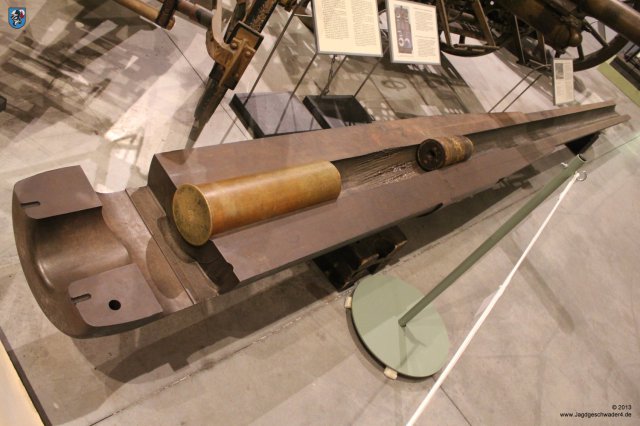 0138_Militaermuseum_Bruessel_Geschuetzlauf_einer_15cm_Kruppkanone