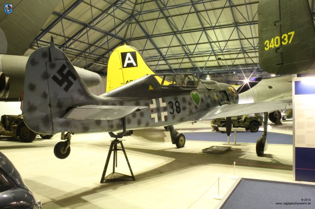 0031_RAF-Museum_Heandon_Focke-Wulf_FW190_S-8_Schulflugzeug_Schwarze_38_WNr_584219