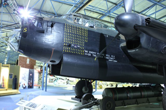 0060_RAF-Museum_Heandon_Avro_Lancaster_Mk1_R5868_und_12000_Pfund_Luftmine