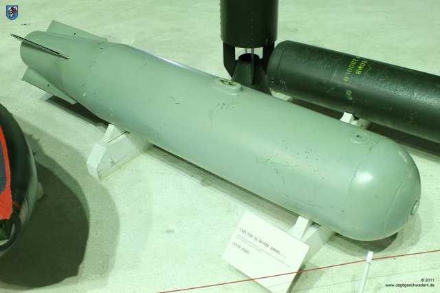 0064_RAF-Museum_Heandon_britische_1000_Pfund_Bombe_fuer_chemische_Kampfstoffe