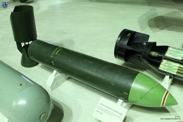 0065_RAF-Museum_Heandon_panzerbrechende_2000_Pfund_Bombe