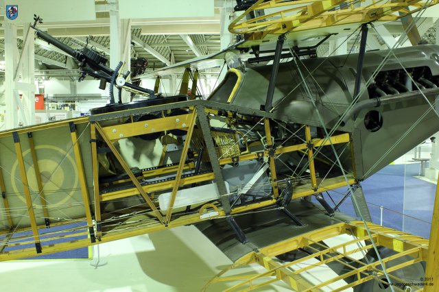 0119_RAF-Museum_Heandon_Blick_in_das_Flugzeuginnere