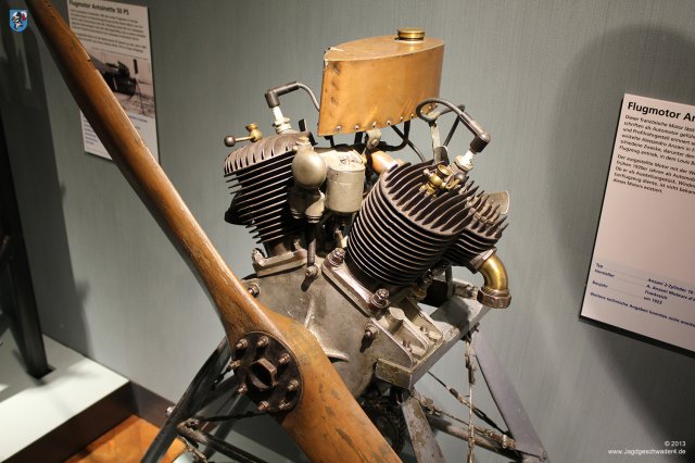 0024_Technikmuseum_Berlin_franzoesischer_2-Zylinder-Flugmotor_Anzani_10PS_1923