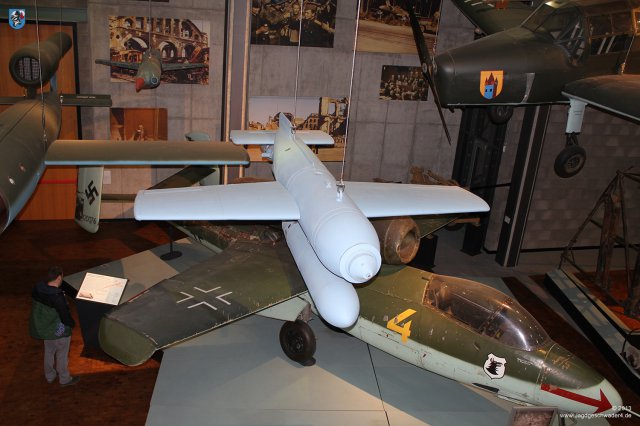 0080_Technikmuseum_Berlin_Henschel_Hs_293_funkgesteuerte_660-kg-Gleitbombe_mit_Kopfring-2