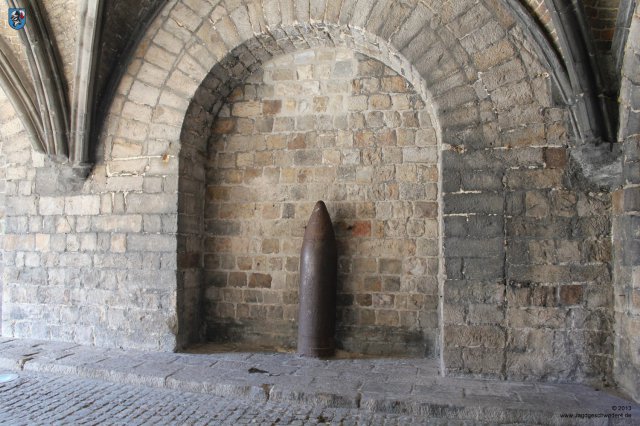 0002_Ypern_2013_42-cm-Granate_Krupp_Dicke_Bertha_Donkertoor